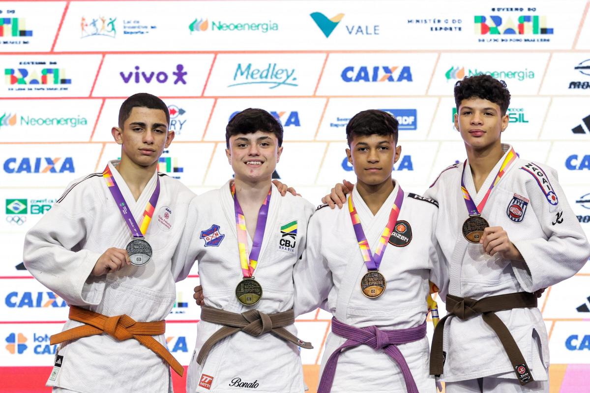 Judoca gaúcho que salvou medalhas e judogi em enchente que alagou sua casa, Arthur Bonato é campeão dos Jogos da Juventude 2025
