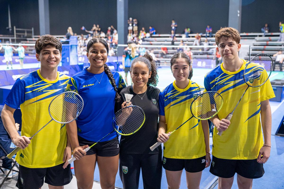 Fabiana da Silva usa experiência olímpica para orientar jovens do badminton no Panamá