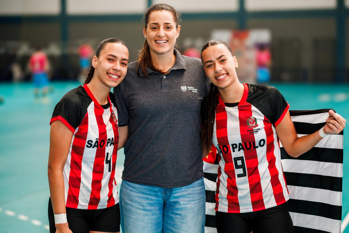 Família de ouro: gêmeas são campeãs do handebol dos Jogos da Juventude CAIXA por SP