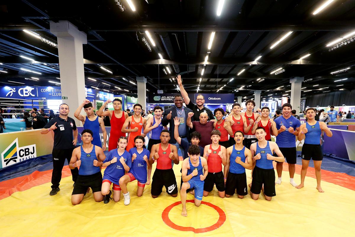 Encontro de gigantes: Mijaín López e Rafael Silva, o “Baby”, se encontram na COB Expo 2025