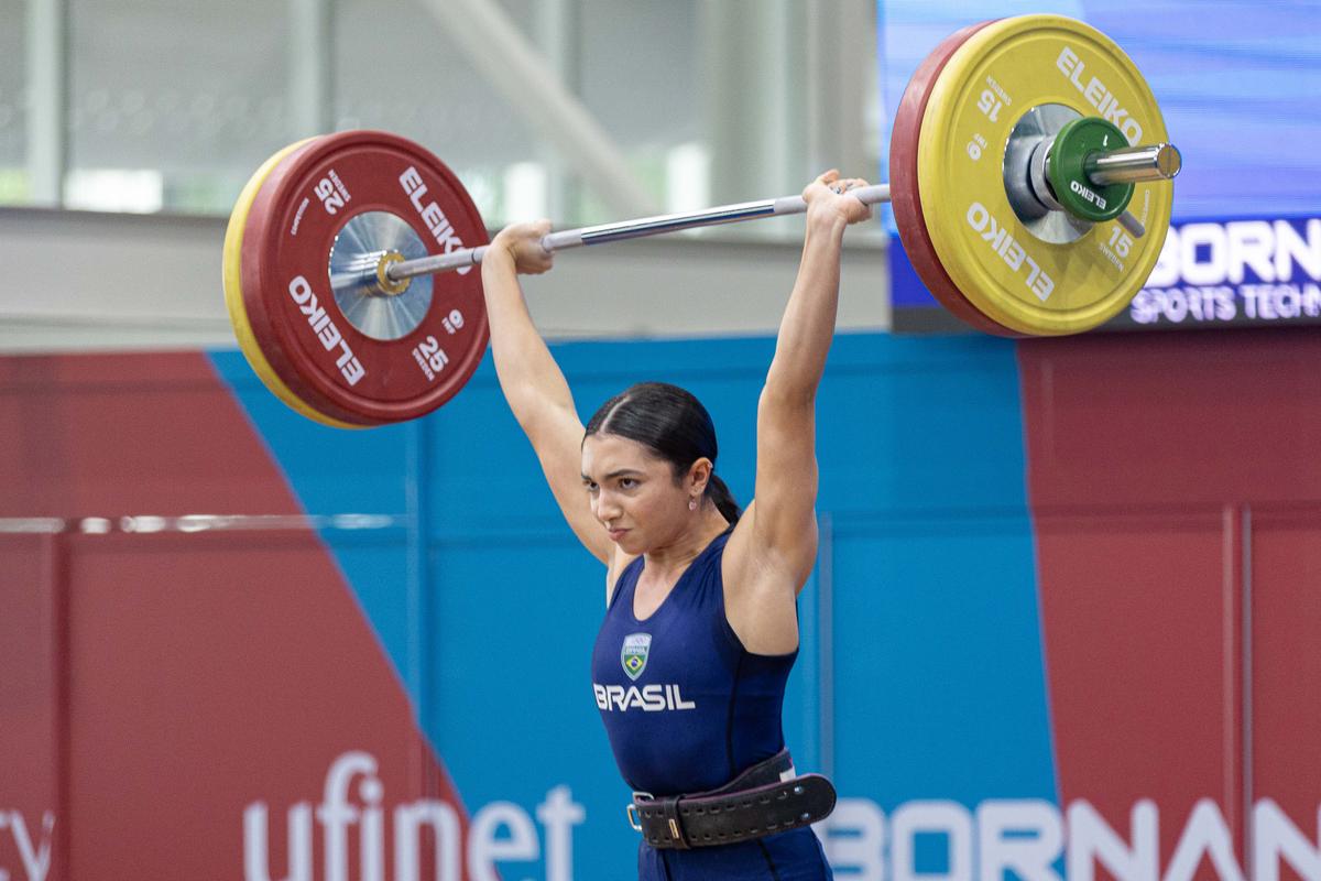 Emily Kuster conquista ouro no Levantamento de Pesos