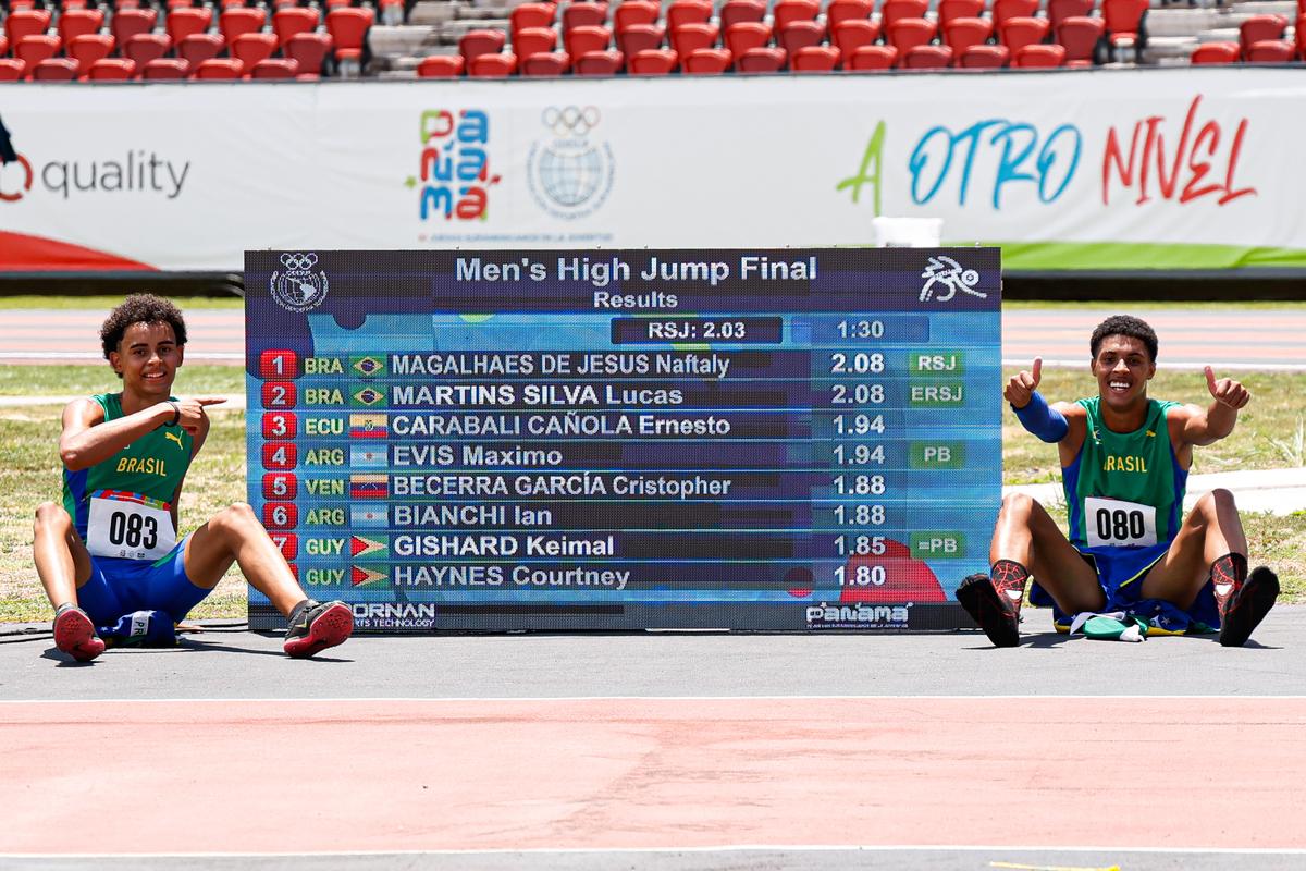 Naftaly (D) e Lucas (E), ouro e prata no salto em altura. Foto: Juliana Ávila/COB